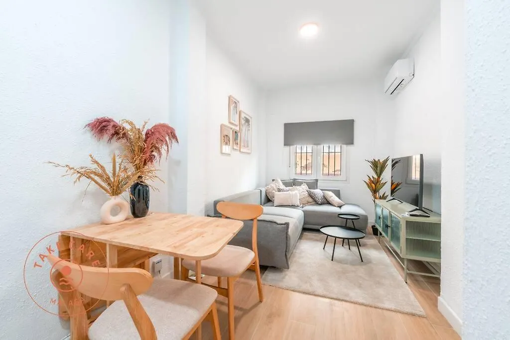 Cosy Apartment With Patio In Malaga - Tcm