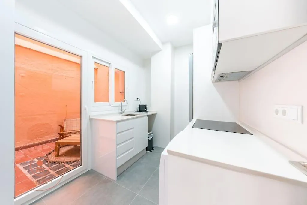 Cosy Apartment With Patio In Malaga - Tcm